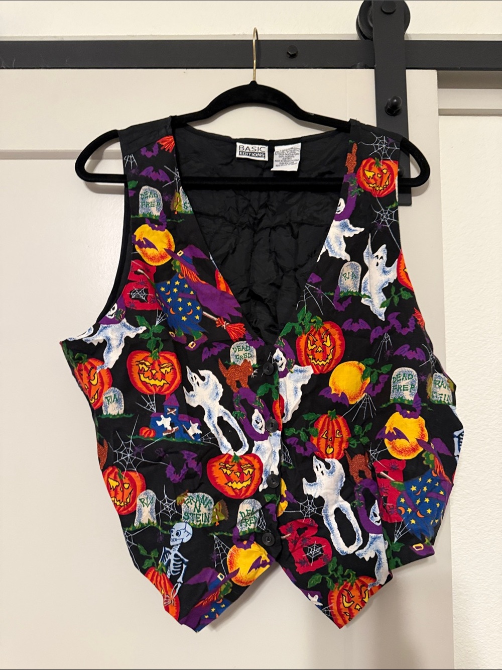 Basic Editions Black Halloween Print V-Neck Vest with Colorful Motifs